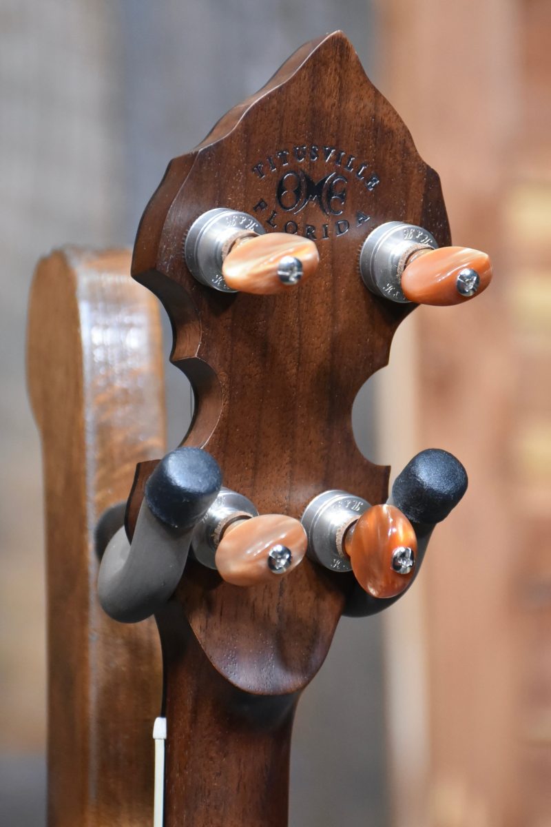 MonarchHeadstock1